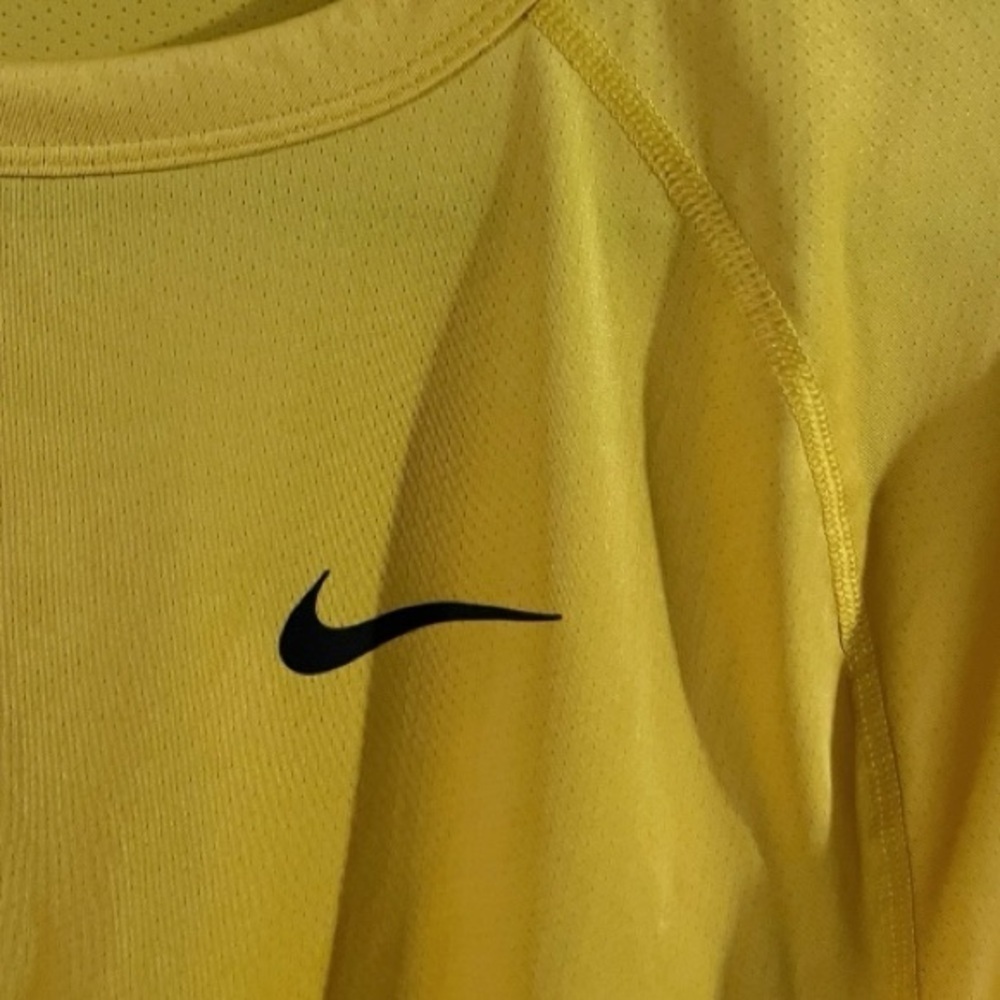 NWT Nike Dri-Fit T shirt Size Small - Picture 5 of 9